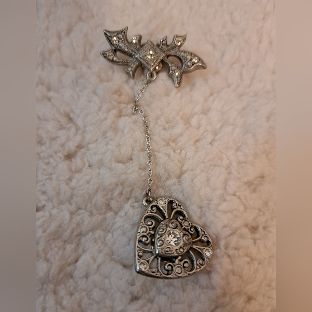 Elegant Silver Heart Pendant Brooch